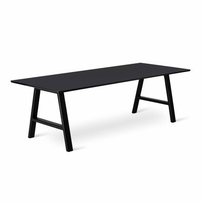 Svane Design Idyl spisebord 95 x 240 cm med bordplade i sort nano laminat og ben i sortbejdset bøg.