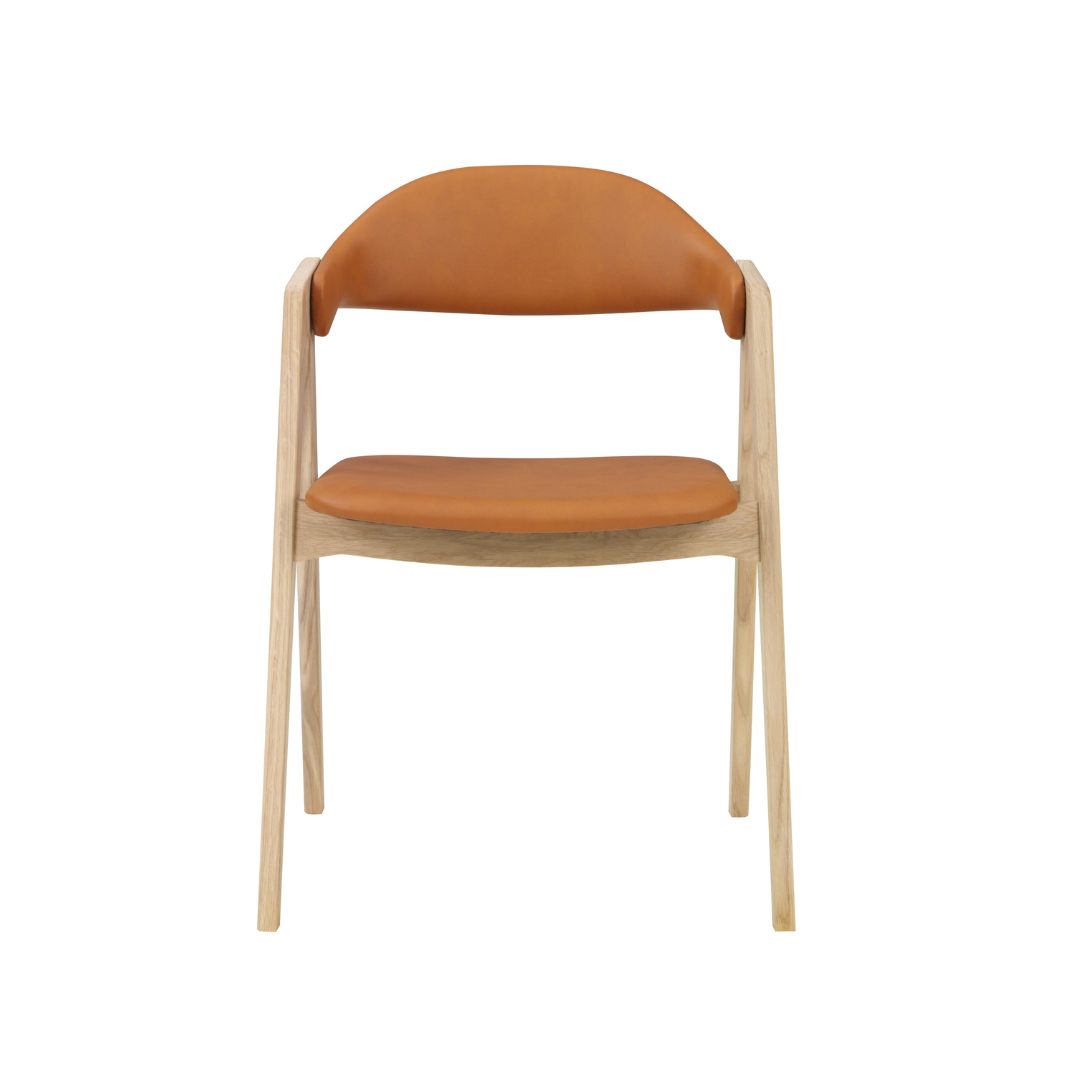 PBJ Designhouse Titan spisebordsstol i hvidpigmenteret lakeret eg med cognac læder.